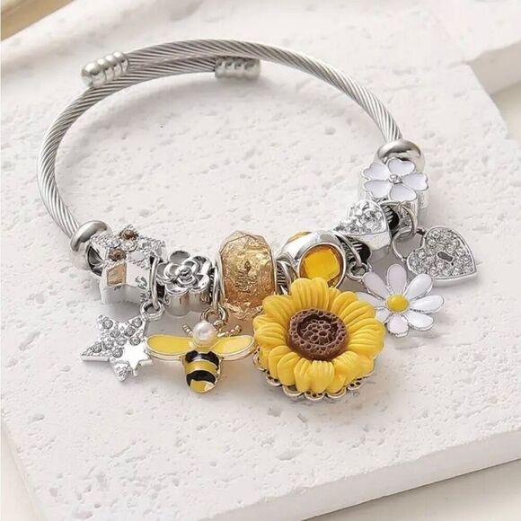 New Sunflower Bee & Heart Charm Adjustable Bracelet With Rhinestones Womens - Picture 2 of 6